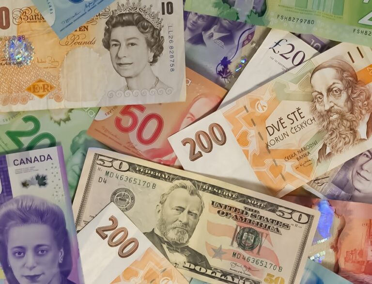 Cum să-ți păstrezi economiile în siguranță în fața schimbărilor de curs valutar: Ghidul complet RON vs. EUR