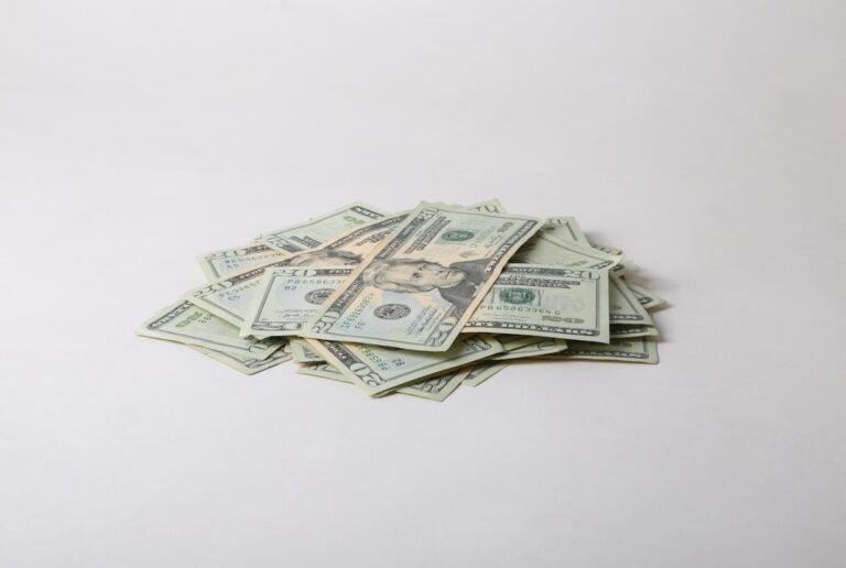Cum transformi creșterea de salariu în bogăție, nu în cheltuieli