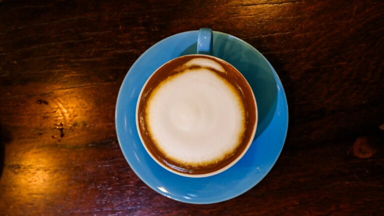 „Latte factor” în varianta românească: cât costă micile plăceri