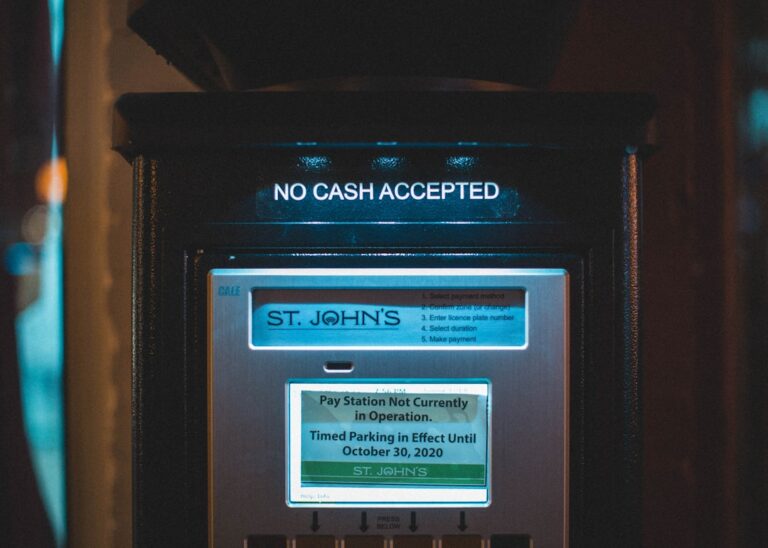 Cum te evaluează banca când ceri un credit: checklist intern