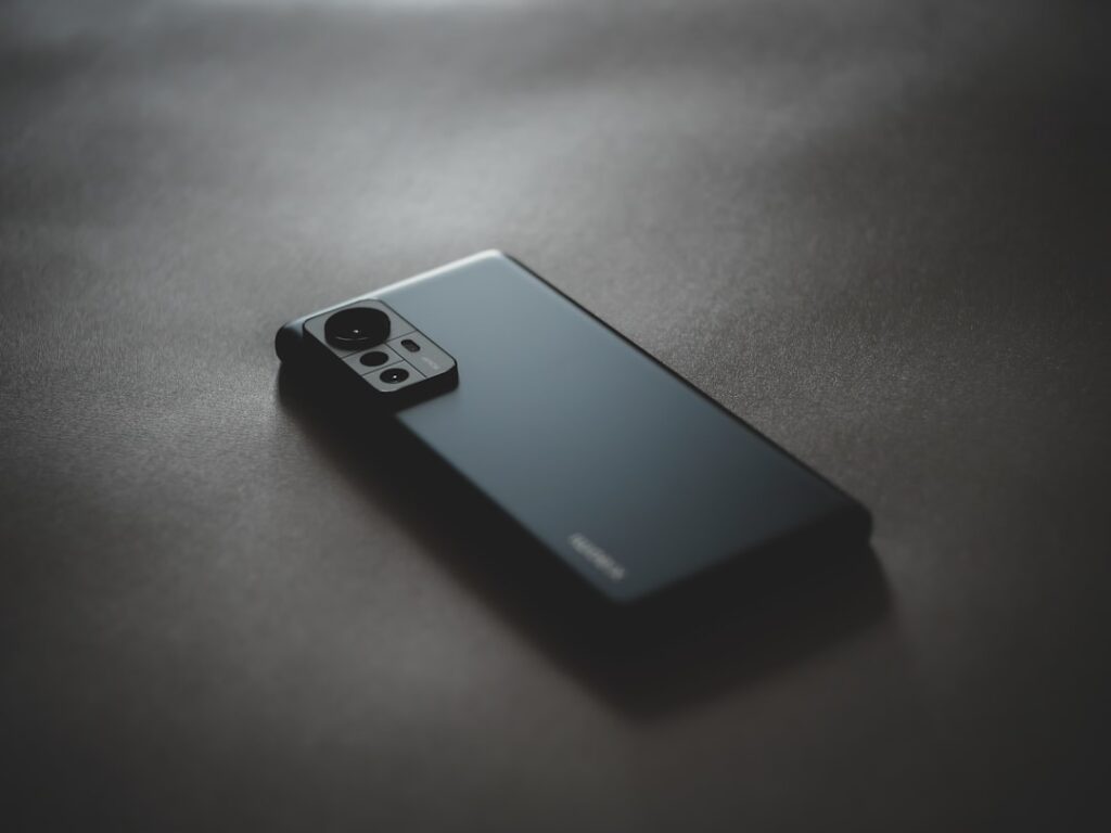 Banii și telefonul: cum reduci costurile mobile cu 30%