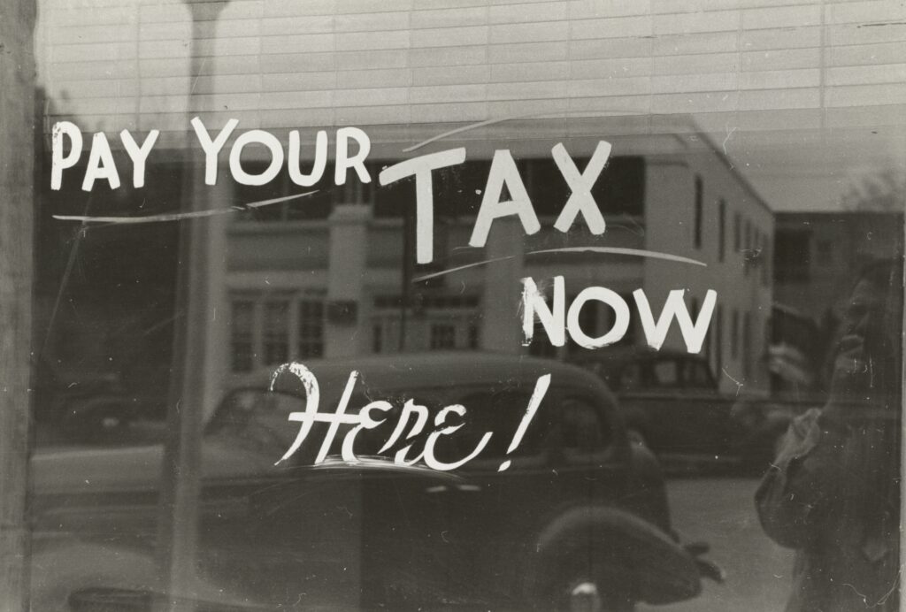 Angajat vs. antreprenor — taxe